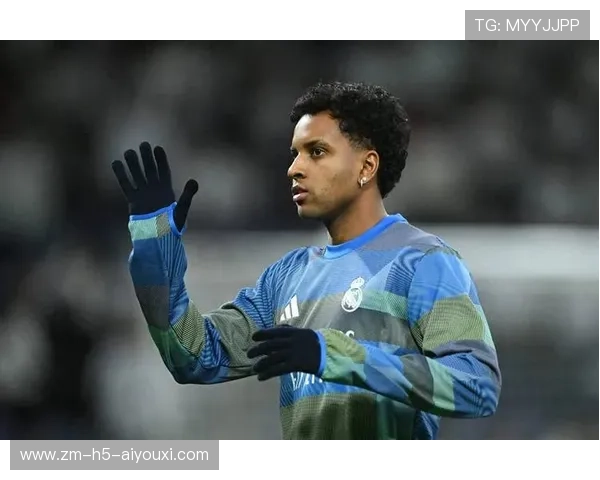 皇马快速一脚传递打穿中路，罗德里戈抽射偏